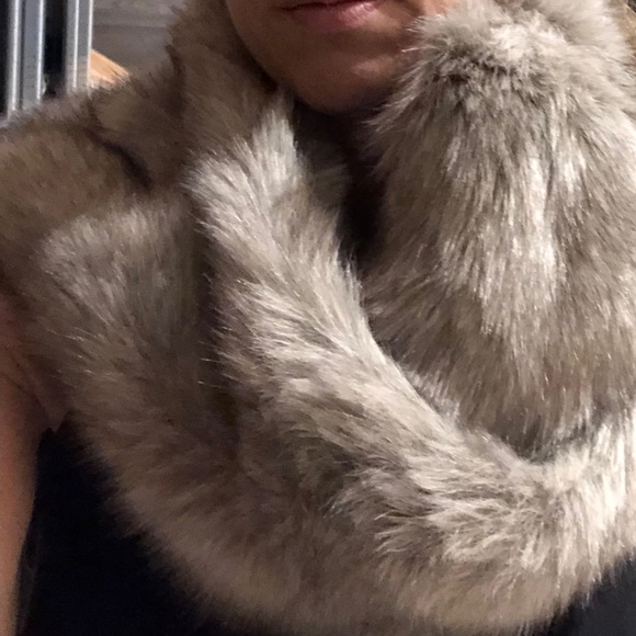 Parkhurst three piece faux fur set, gloves, scarf and head warmer - Picture 7 of 8